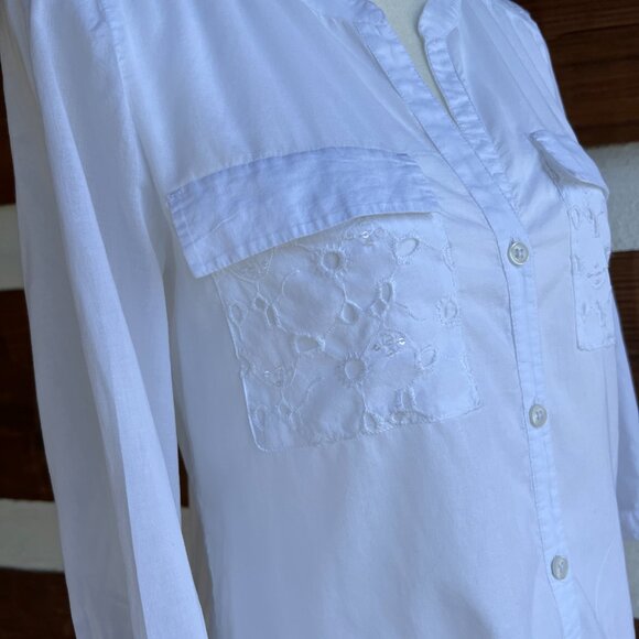 CHICO’S White Eyelet, Sequin Top, Buttons, Pocket, Summer Blouse Sz 0 (US 4) - Picture 6 of 14